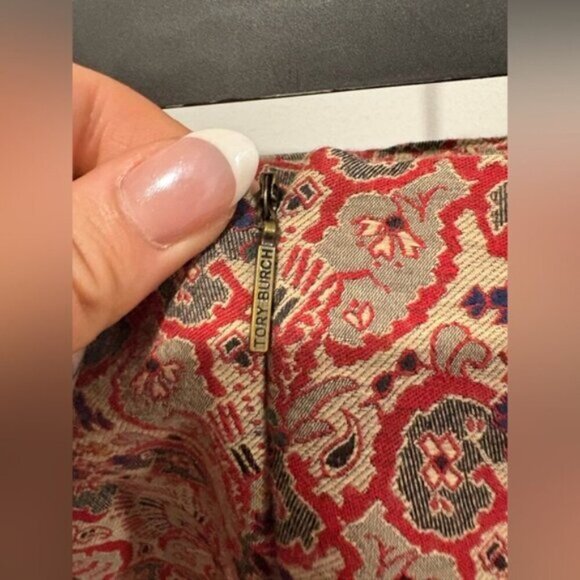 LIKE NEW- TORY BURCH MINI SKIRT - size 8 - Picture 2 of 7